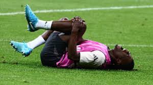 乒乓球在中 乒乓球在中